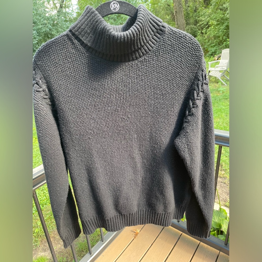 Ugg Women’s Turtleneck Sweater - M